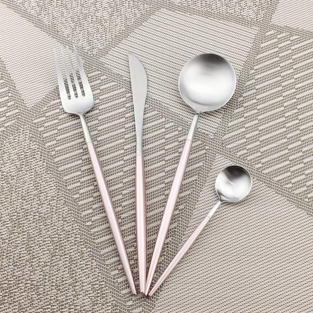 Gugrida Silverware Set, Flatware Cutlery Set Stainless Steel Modern Sleek Design Utensils Service for 1, Durable 4-Piece Tableware Set with Knife, Fork and Spoons for Camping, Gifts