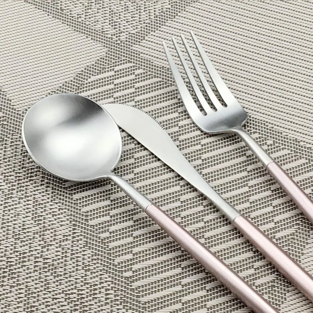 Gugrida Silverware Set, Flatware Cutlery Set Stainless Steel Modern Sleek Design Utensils Service for 1, Durable 4-Piece Tableware Set with Knife, Fork and Spoons for Camping, Gifts