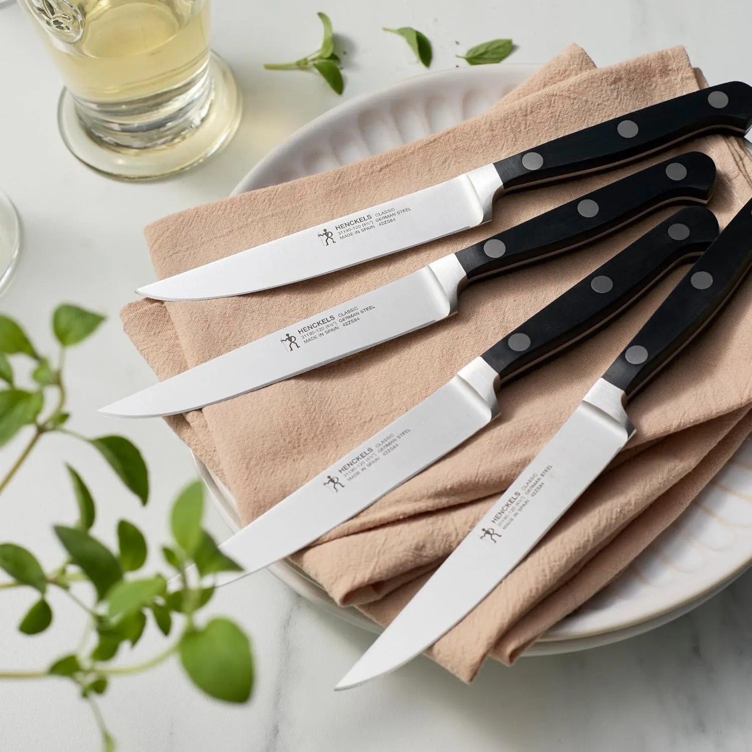HENCKELS Classic Razor-Sharp Steak Knife Set of 4, German Engineered Informed by 100  Years of Mastery, Black/Stainless Steel