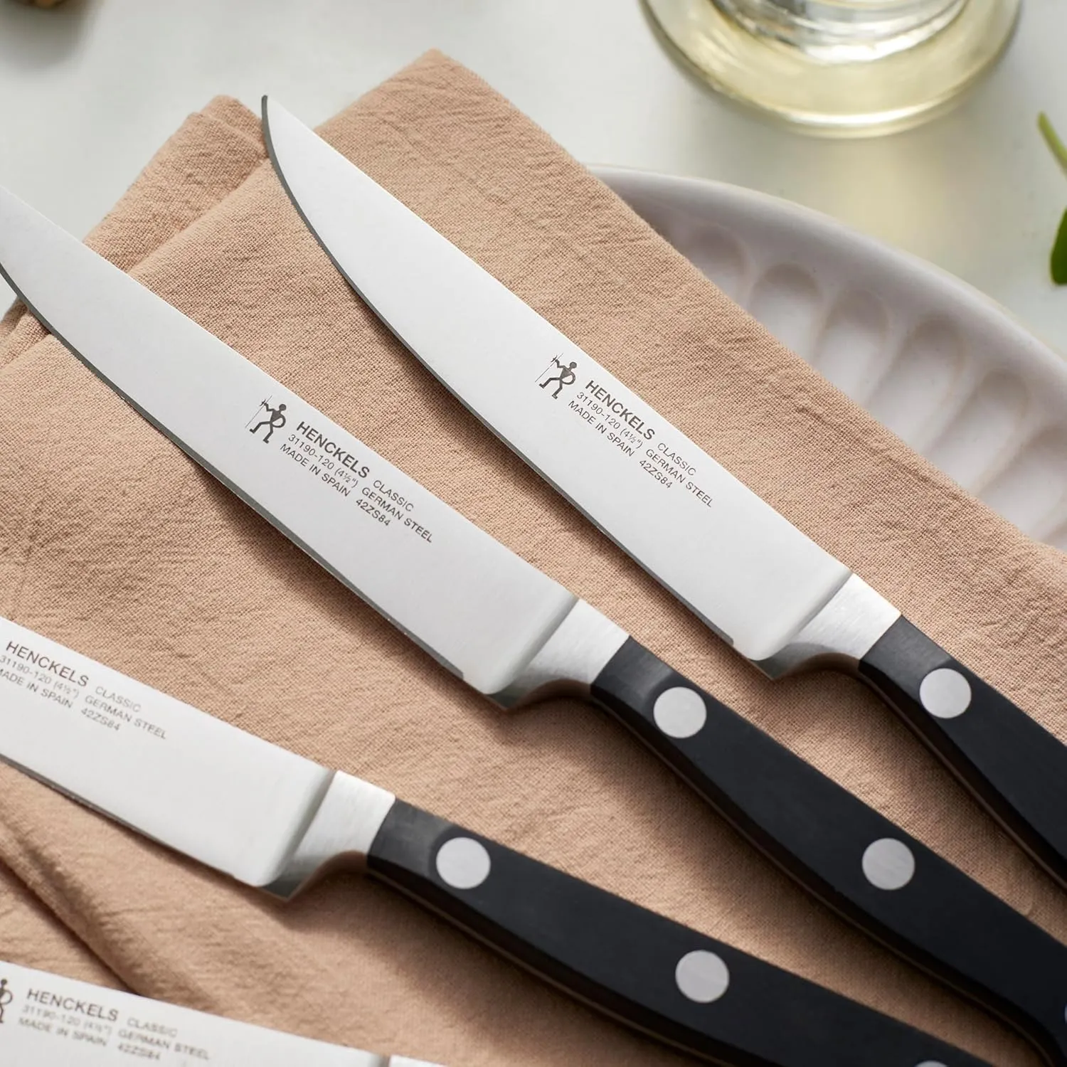 HENCKELS Classic Razor-Sharp Steak Knife Set of 4, German Engineered Informed by 100  Years of Mastery, Black/Stainless Steel