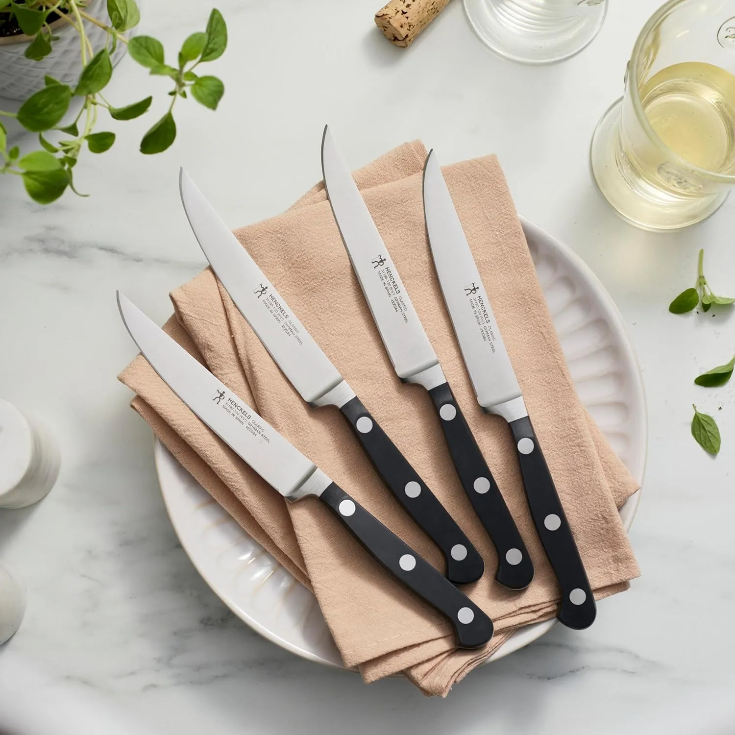 HENCKELS Classic Razor-Sharp Steak Knife Set of 4, German Engineered Informed by 100  Years of Mastery, Black/Stainless Steel