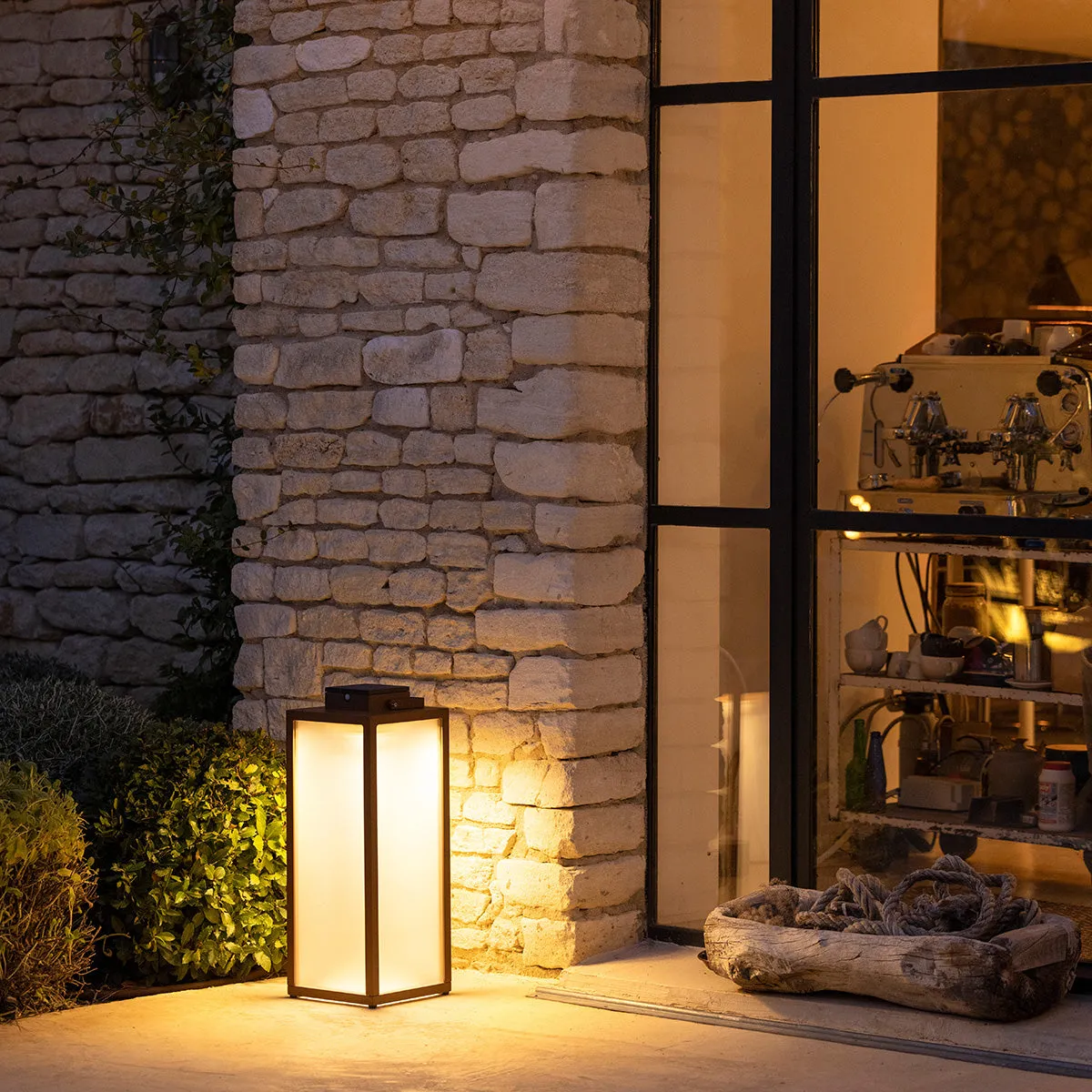 Les Jardins Tradition Solar Lantern