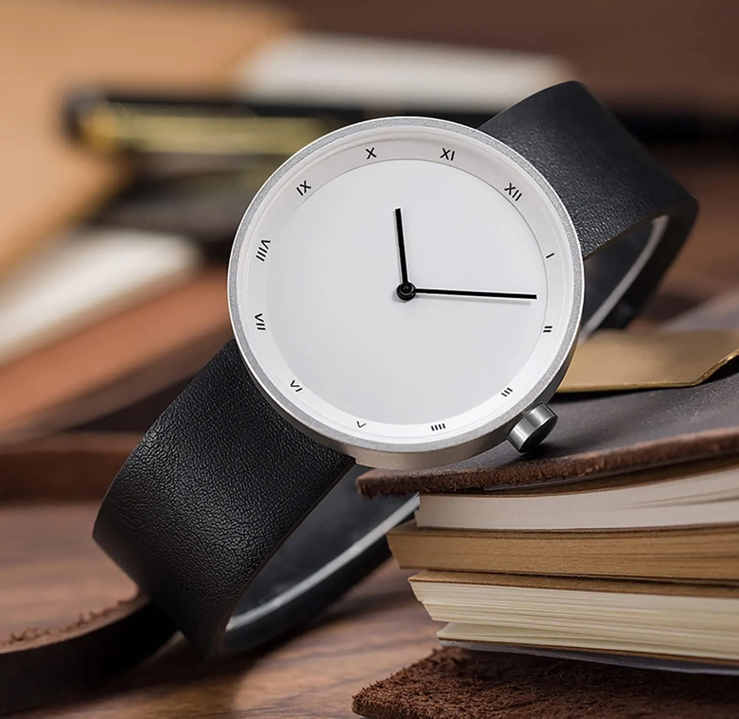 Men's and Women's Universal Watch Fashion Minimalist Style Large dial Quartz Belt Roman Numerals Waterproof Watch