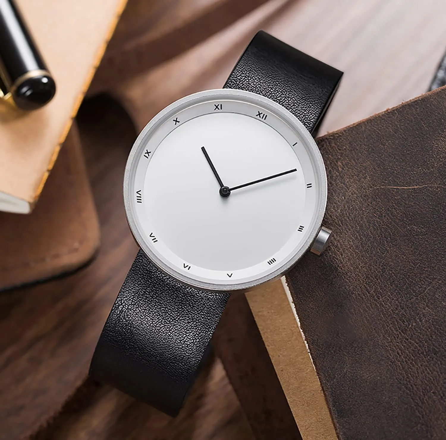 Men's and Women's Universal Watch Fashion Minimalist Style Large dial Quartz Belt Roman Numerals Waterproof Watch