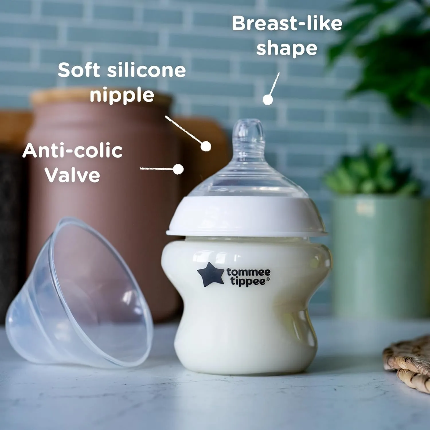 Tommee Tippee First Bottle Solution, Baby Bottle Kit with Closer to Nature Baby Bottles, Breast-Like Nipples with Anti-Colic Valves and Travel Lids
