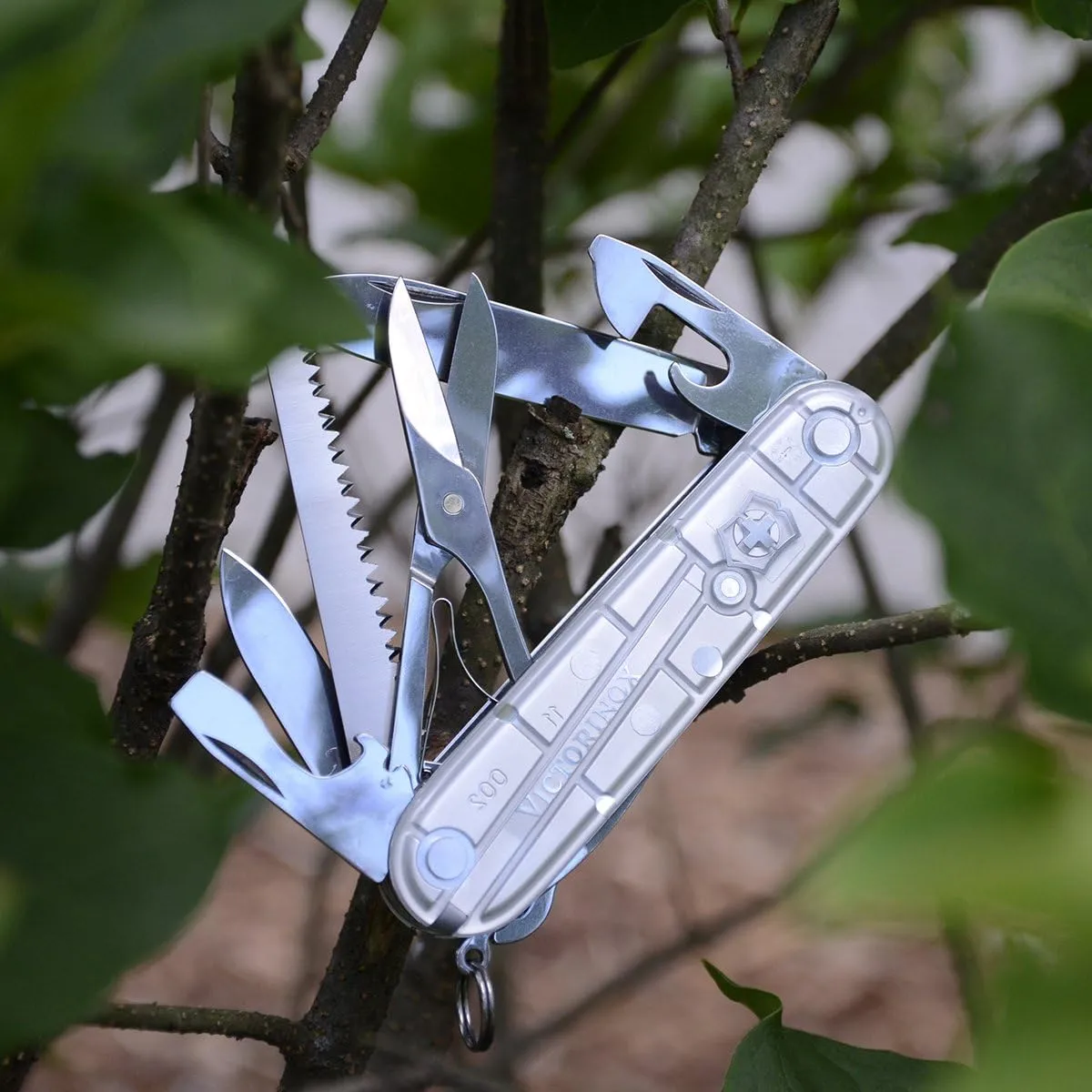Victorinox Huntsman Swiss Army Knife, 15 Functions, Swiss Made Pocket Knife with Large Blade, Screwdriver, Scissors and Wood Saw - Silver Tech